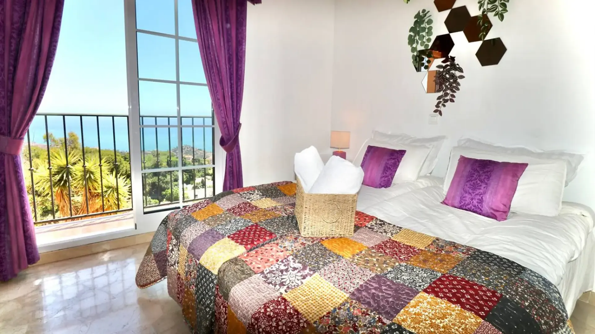 Dormitorio con vistas