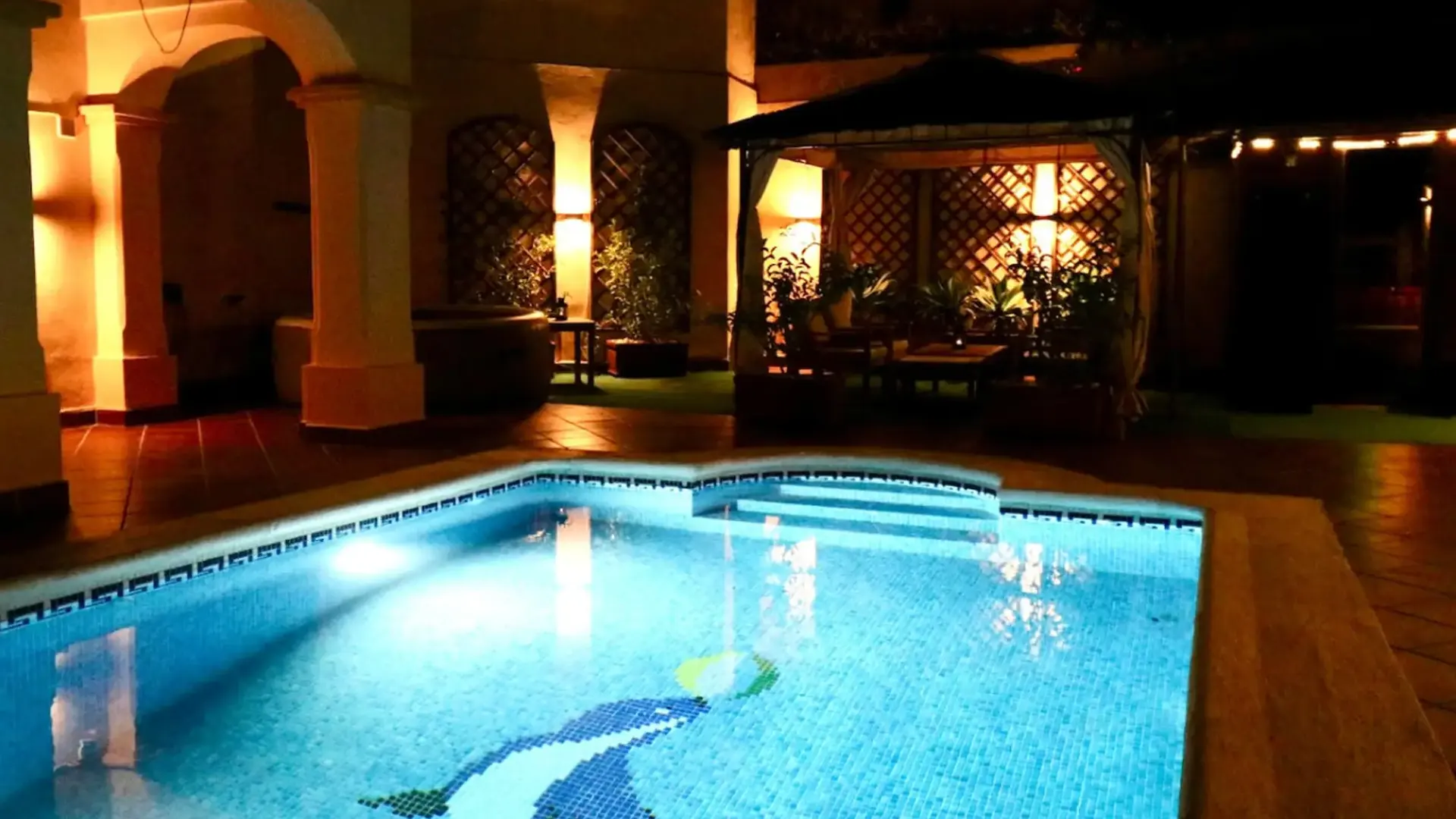 Piscina de noche